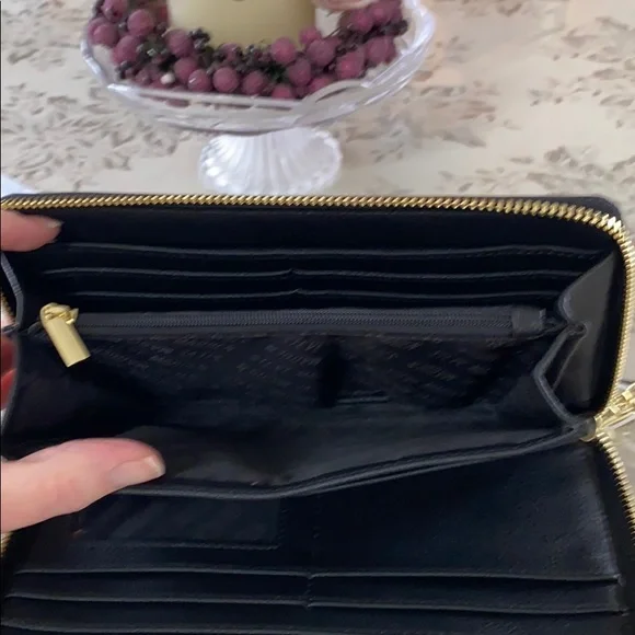 Steve Madden Black Wallet/Wristlet - Picture 5 of 6